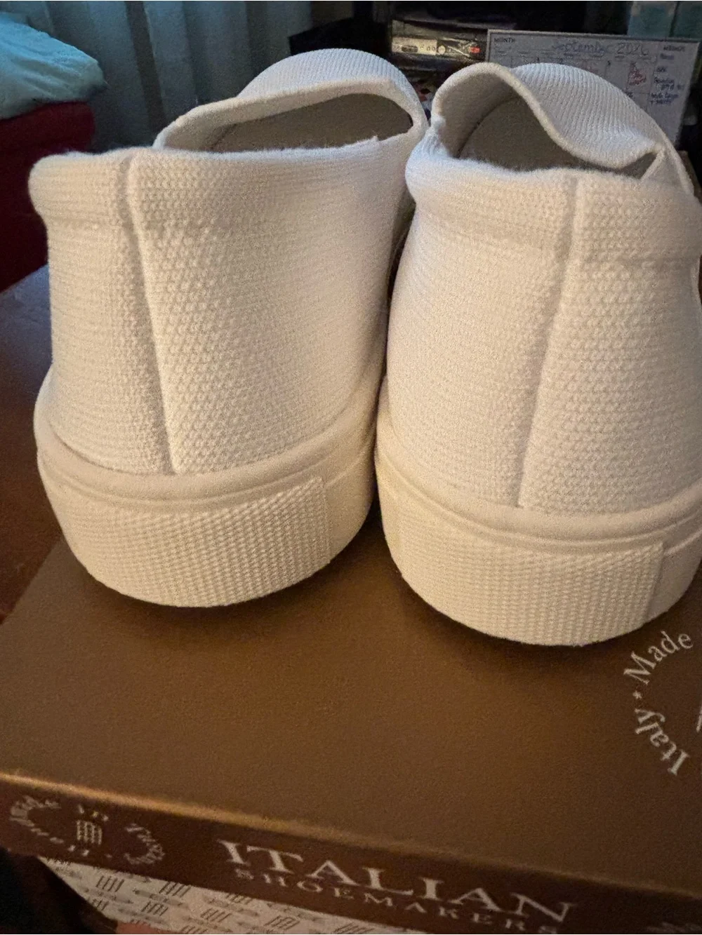 Like new Old Navy Women's Slip-On Canvas Sneakers in White Sz 7